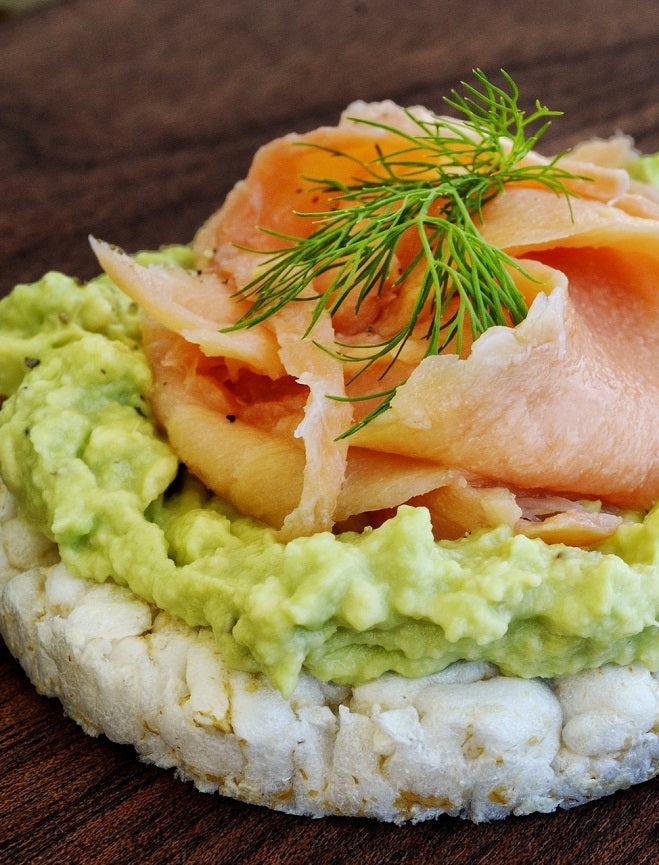 Rice Cakes with Avocado Sauce and Smoked Salmon